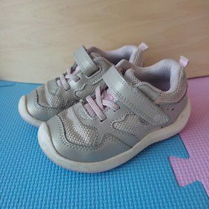 Stride Rite Toddler Sneaker size: 7